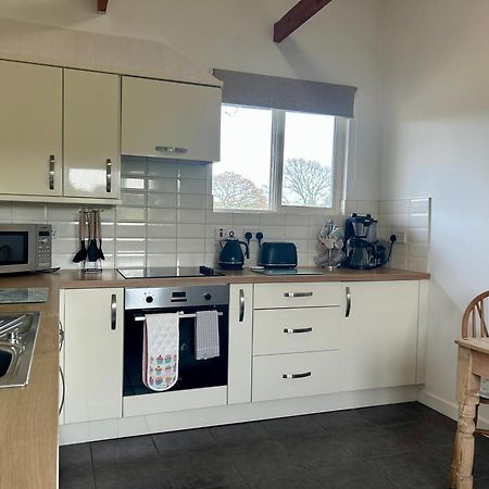 Villa Beautiful Rural Self Contained Farm Annex à Hordle Extérieur photo